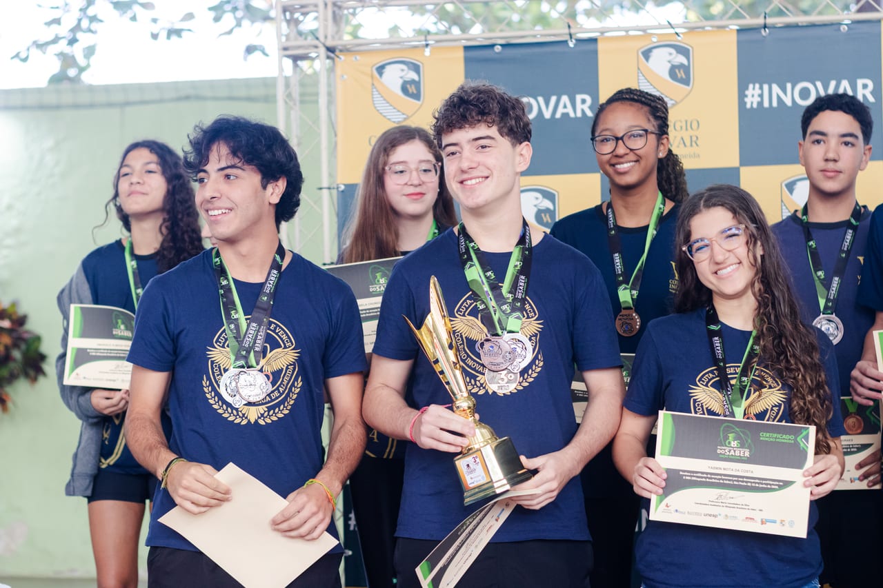Estudantes medalhistas do Clube Olímpico do Inovar Veiga de Almeida